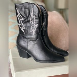 Black lightning bolt cowgirl boots